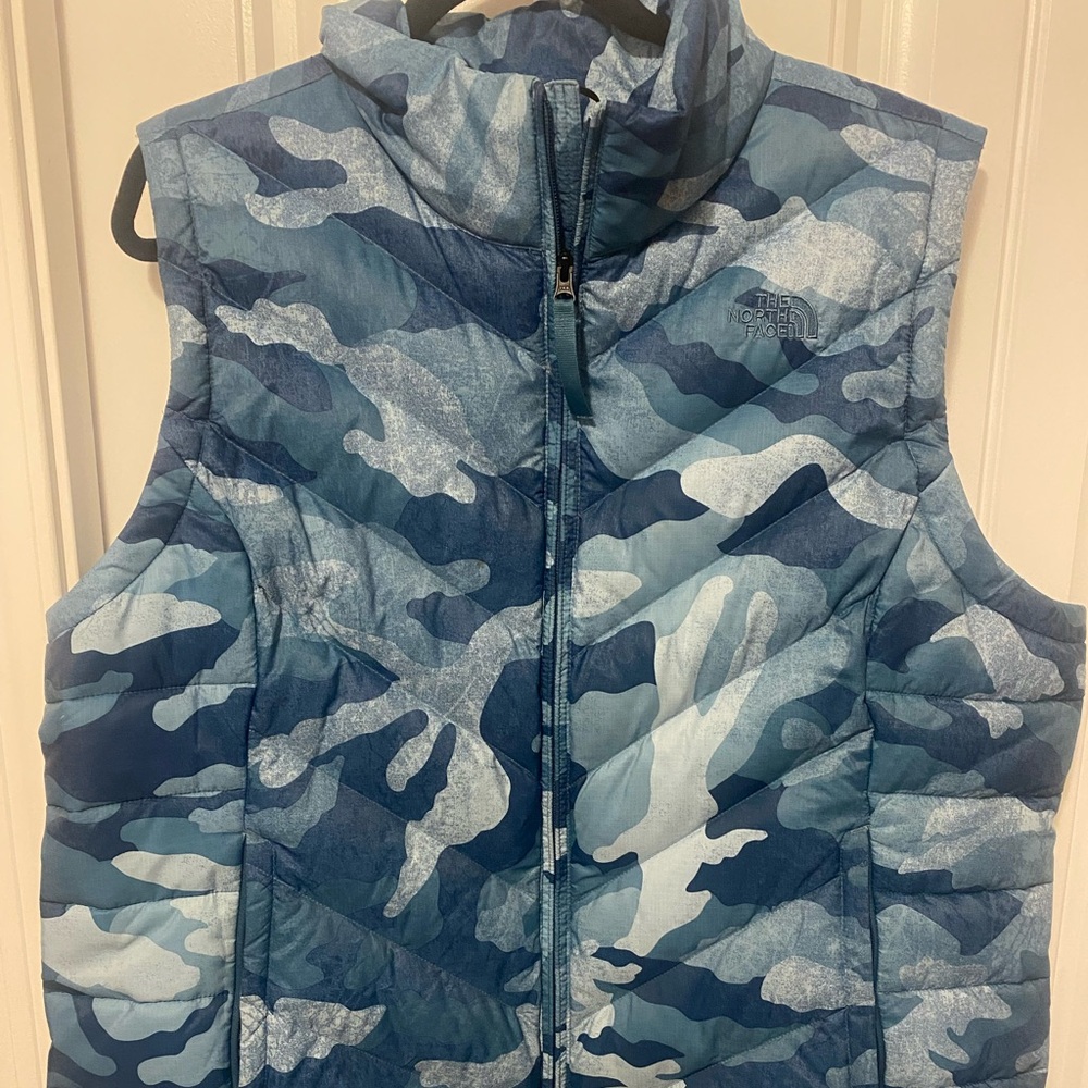 The North Face Women’s 550 Blue Camouflage Vest